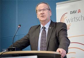 PKV-Verbandschef Uwe Laue sieht Potenzial für eine Zusammenarbeit beim Thema  Medikations­management.