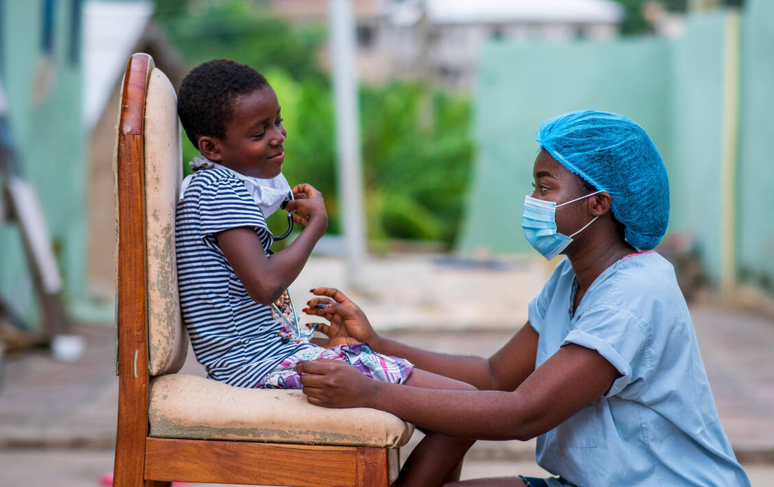 Seit Ausbruch der Coronapandemie erhielten deutlich weniger Kinder weltweit die Standardimpfungen – etwa gegen Masern, Diphtherie oder Pertussis – als in den Jahren zuvor.  / Foto: Adobe Stock/Yaw Niel