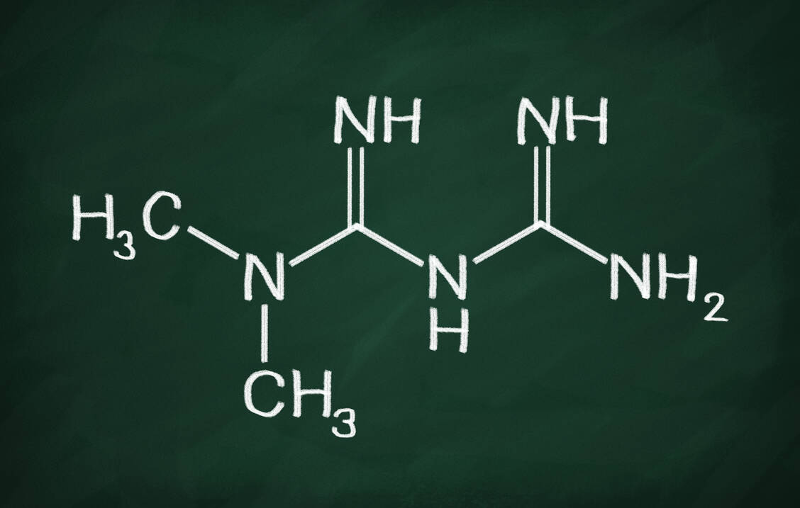 Die chemische Struktur von Metformin ist einfach, sein Wirkmechanismus dafür umso komplizierter. / Foto: Adobe Stock/makaule