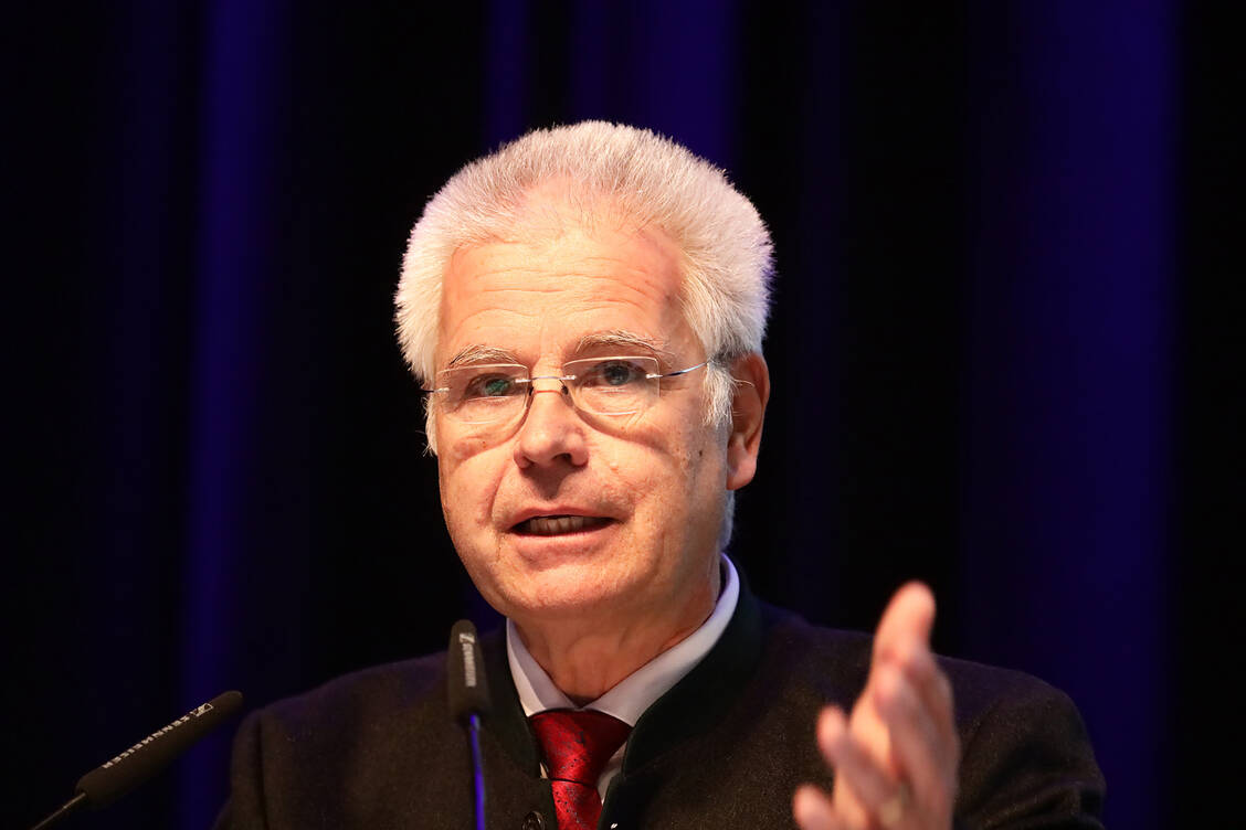 BLAK-Präsident Thomas Benkert (Archivfoto) fordert den Gesetzgeber auf, das Gesetz zur Stärkung der Vor-Ort-Apotheke noch dieses Jahr durch den Bundestag zu bringen und zu verabschieden. / Foto: PZ/Alois Müller