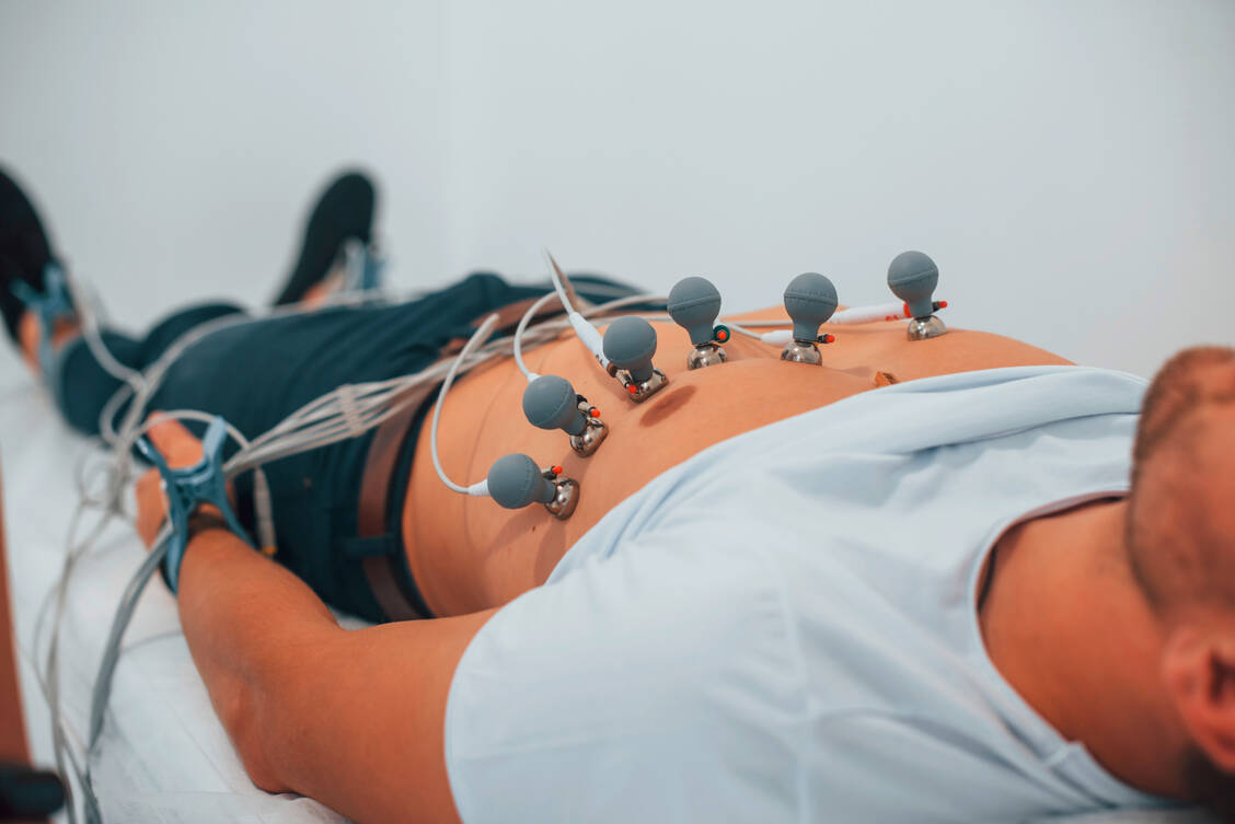 Im EKG zeigte sich bei zahlreichen Teilnehmern der US-Studie eine Myokarditis, die von den Betroffenen gar nicht bemerkt worden war. / Foto: Shutterstock/Standret