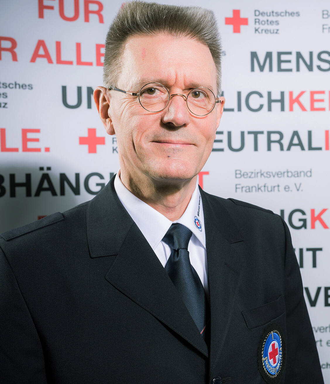 Dr. Matthias Bollinger, Leitender Arzt des Impfzentrums Frankfurt am Main sowie stellvertretender Kreisverbandsarzt DRK Frankfurt. / Foto: Dienstagmorgen Fotodesign/Manuel Dorn