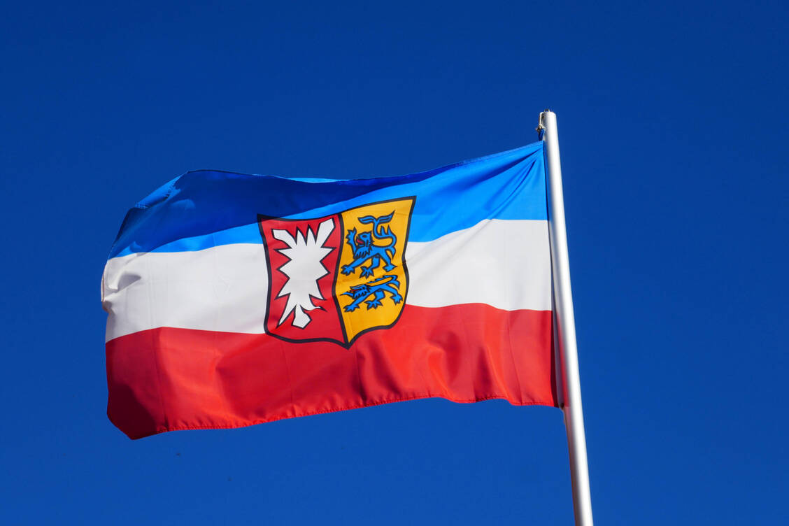 Im Juli will das Apothekerversorgungswerk Schleswig-Holstein die Mitglieder über den Jahresabschluss 2024 informieren.  / © imago images/Shotshop