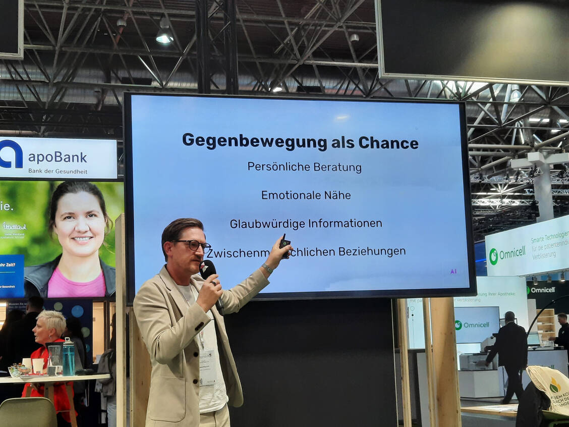Harald Röschlein von MAIKE AI Marketing bietet Apotheken Unterstützung bei der Optimierung des Webauftritts an. / © PZ/Christina Hohmann-Jeddi