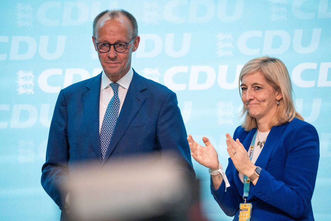 Gesundheitsministerin Nina Warken unterstützt die umstrittenen Aussagen von Kanzler Friedrich Merz.  / © Imago/Bihlmayerfotografie