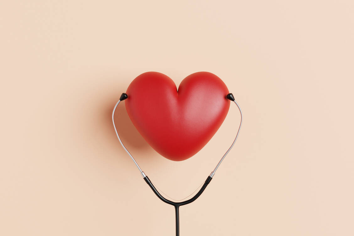 Die Hightech-Entwicklung in Kliniken hat schleichend das Mitgefühl getötet – jetzt gilt es, das Dilemma wieder rückgängig zu machen. / © Getty Images/J Studios