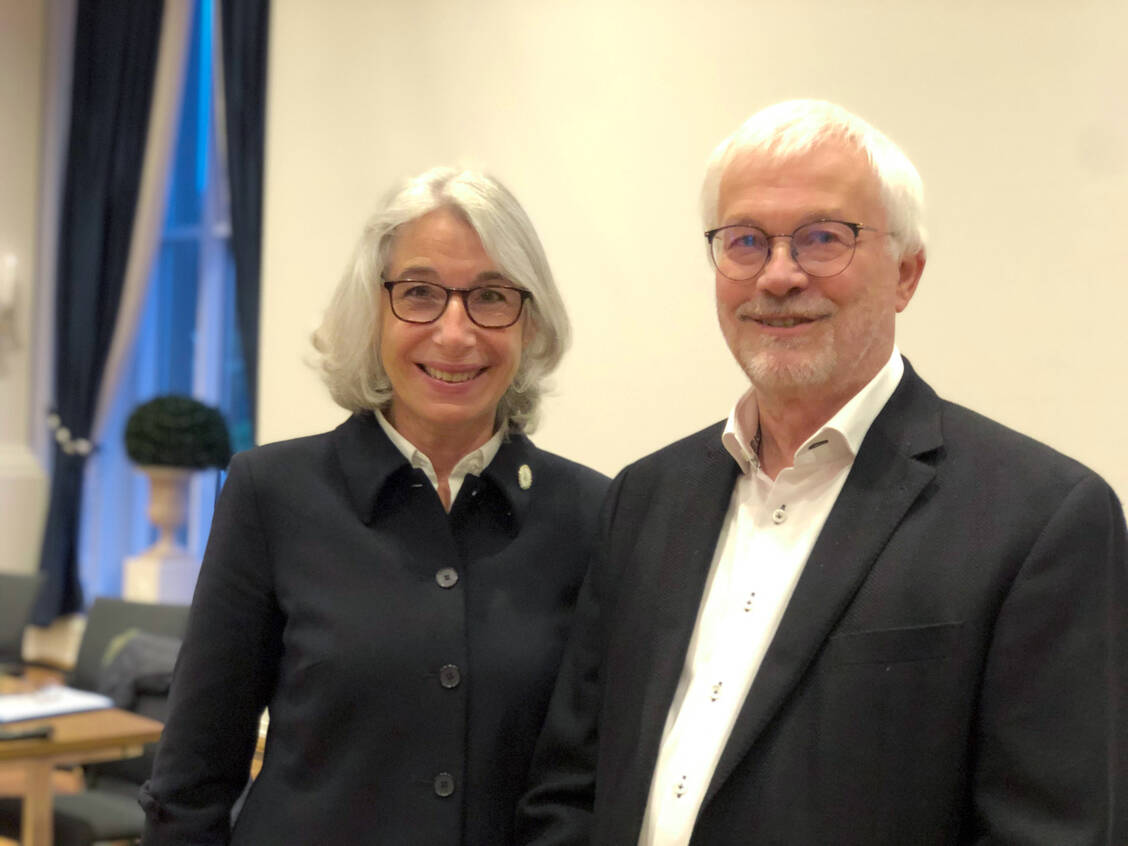 Neues Selbstbewusstsein für die Apothekerschaft: ABDA-Präsidentin Gabriele Regina Overwiening und Bremens Kammerpräsident Klaus Scholz wünschen sich neue Aufgaben für den Beruf – auf Augenhöhe mit den Ärzten. / Foto: AK Bremen