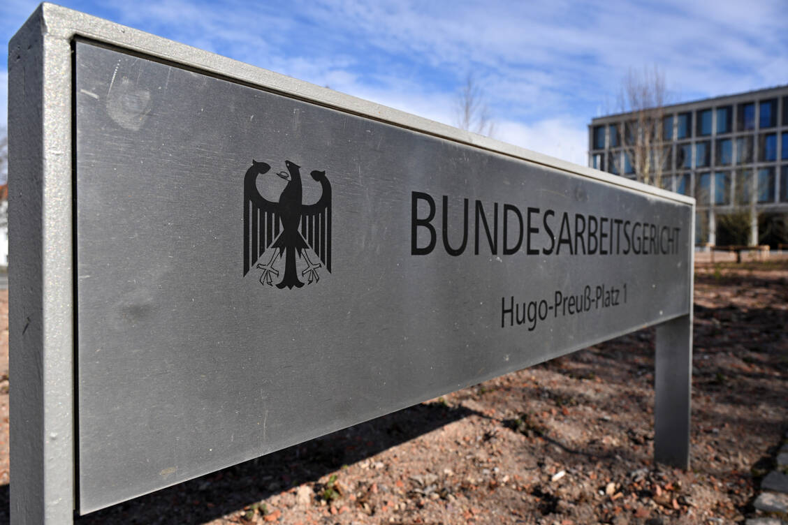 Bereits aus dem September stammt der Beschluss des Bundesarbeitsgerichts, nach dem Arbeitgeber die Arbeitszeiten ihrer Mitarbeitenden erfassen müssen. Aber erst vorige Woche kam die Begründung mit wichtigen Details dazu. / Foto: picture alliance/dpa/dpa-Zentralbild