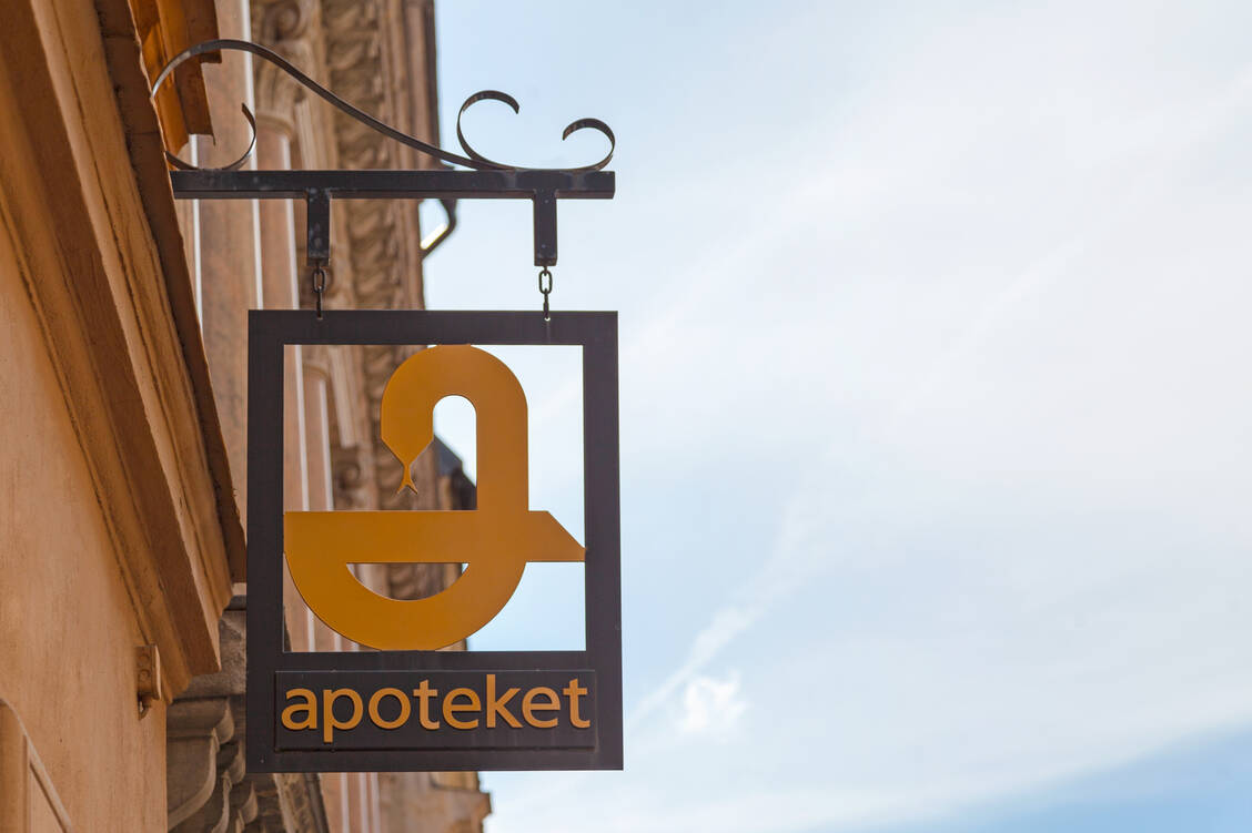 In schwedischen Apotheken wird es ab Juni nächsten Jahres Diclofenac-Tabletten und -Kapseln nur noch auf Rezept geben. / Foto: Getty Images/Gwengoat