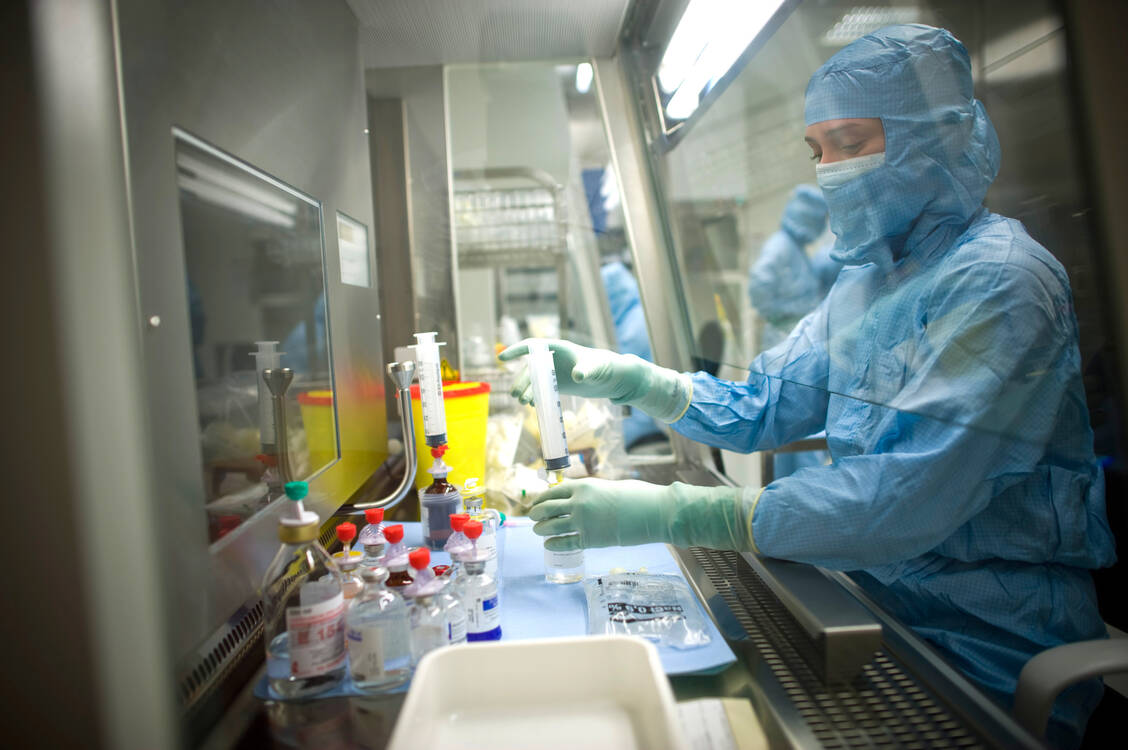 In bestimmten Fällen der Arzneimittelversorgung – etwa wenn es um die Herstellung von Zytostatika-Rezepturen geht – können Ärzte ihre Verordnung auch direkt einer Apotheke zuweisen. / Foto: picture alliance / ZB