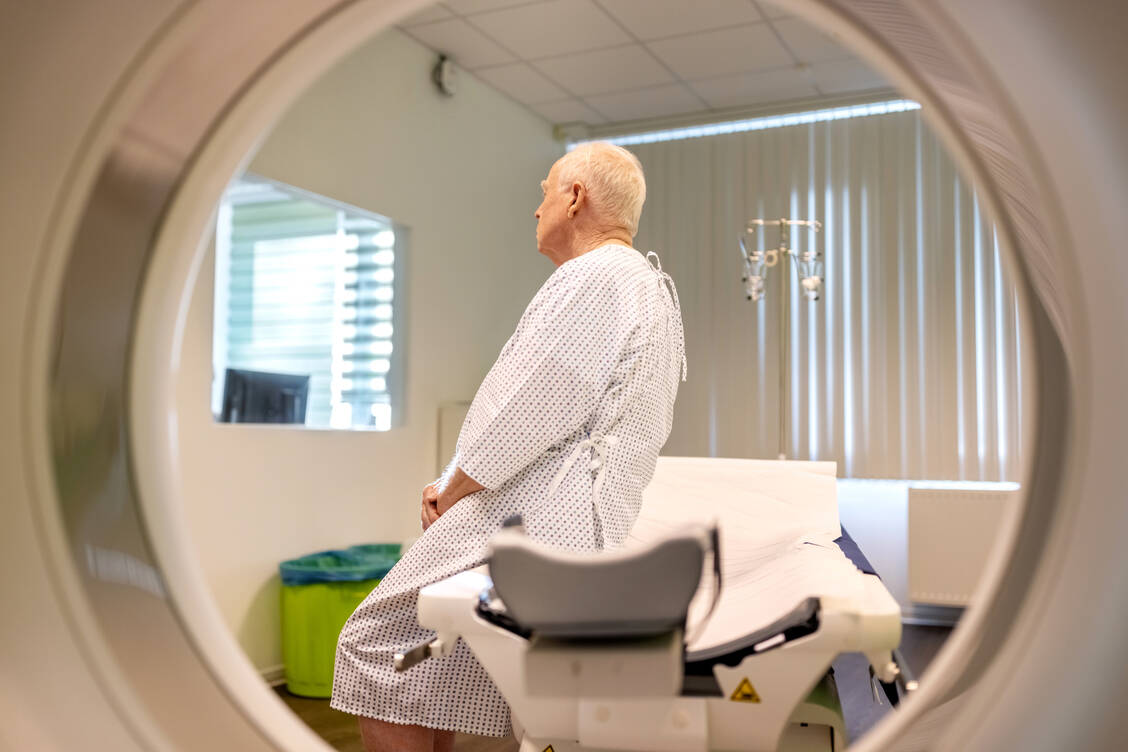 Viele innovative Therapien erfordern eine exakte Diagnose und Verlaufskontrolle. Das gilt für Anti-Amyloid-Antikörper ebenso wie für viele Onkologika. / © Getty Images/Luis Alvarez