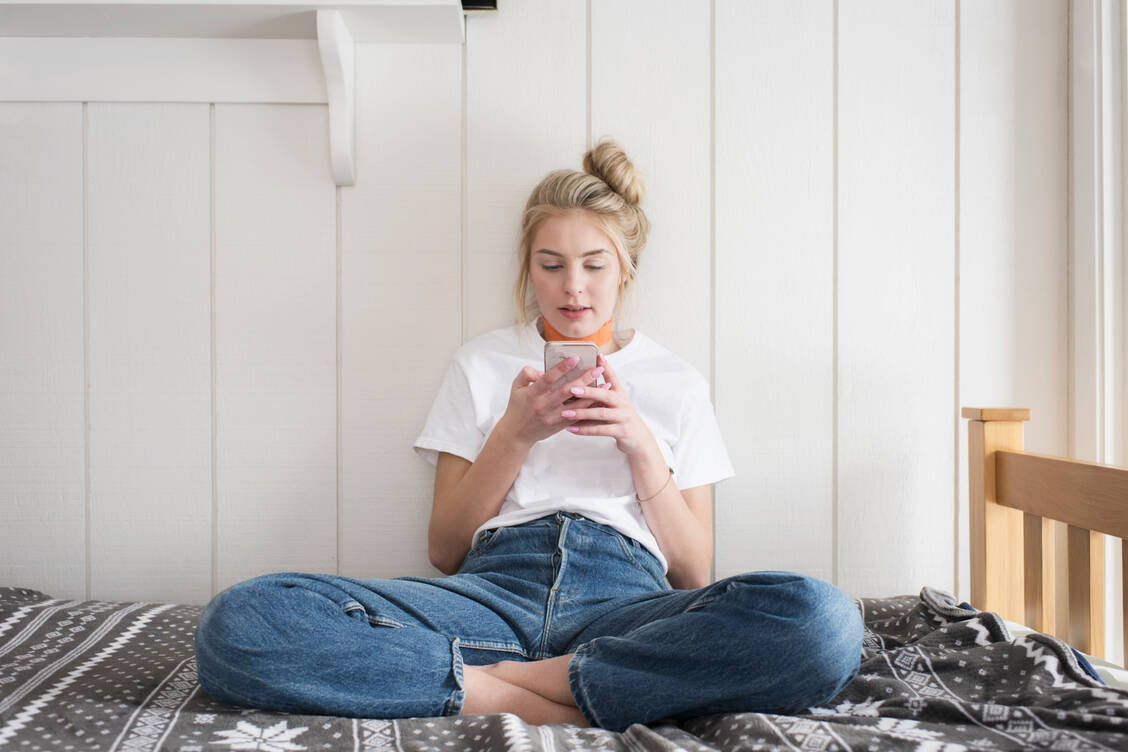 In Social-Media-Posts können sich Sicherheitssignale zu Arzneimitteln verbergen. Meist sind diese dann aber umgangssprachlich umschrieben und deshalb nur schwer zu identifizieren. / Foto: Getty Images/Tony Anderson
