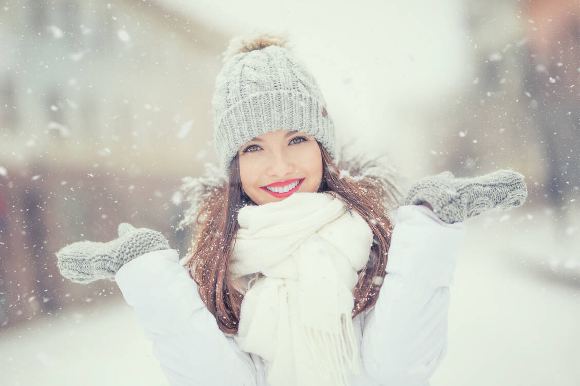 Bei guter Pflege kann das Winterwetter der Haut weniger anhaben. Foto: Fotolia/weyo