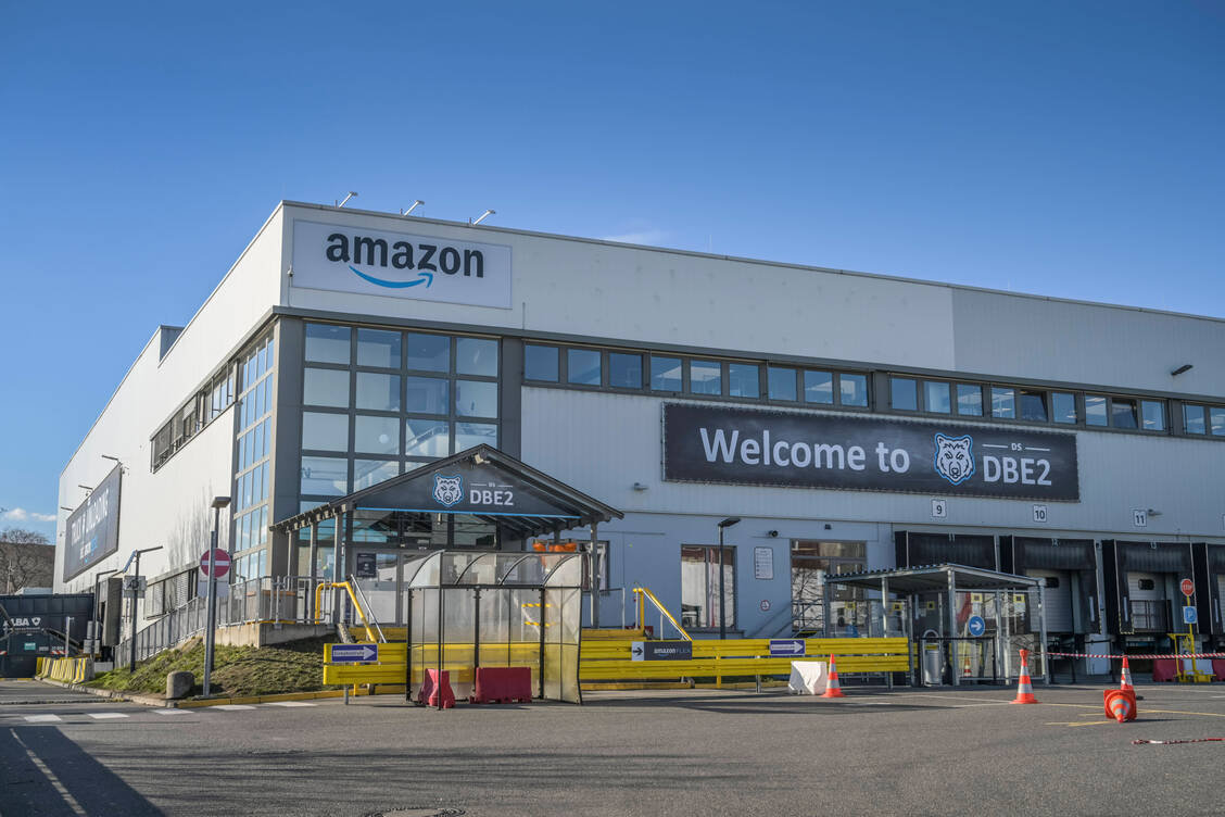 Der Versandhandelsriese Amazon, hier ein Bild des Paketzentrums in Berlin-Mariendorf, könnte bald versuchen, sein Engagement auf den deutschen Gesundheitsmarkt auszuweiten.  / Foto: IMAGO/Schöning