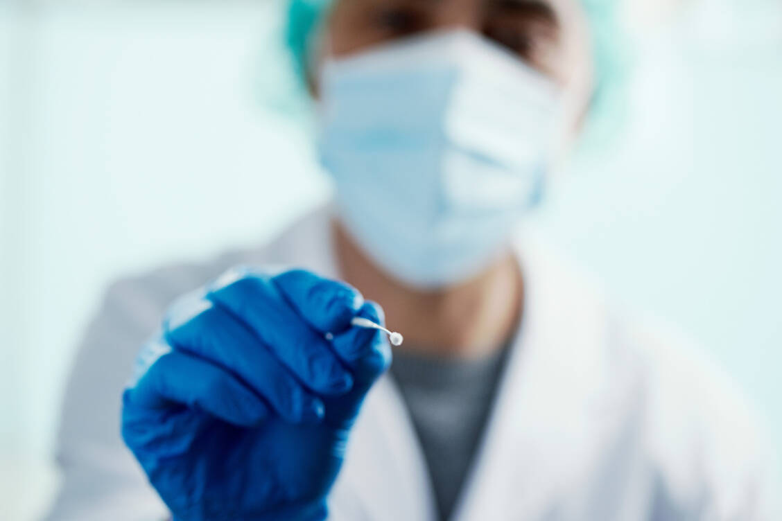 Die bundesweite Sieben-Tage-Inzidenz der gemeldeten Fälle mit einem labordiagnostischen Nachweis von SARS-CoV-2 ist in Meldewoche 3 im Vergleich zur Vorwoche um 30 Prozent gesunken. / Foto: Adobe Stock/nito
