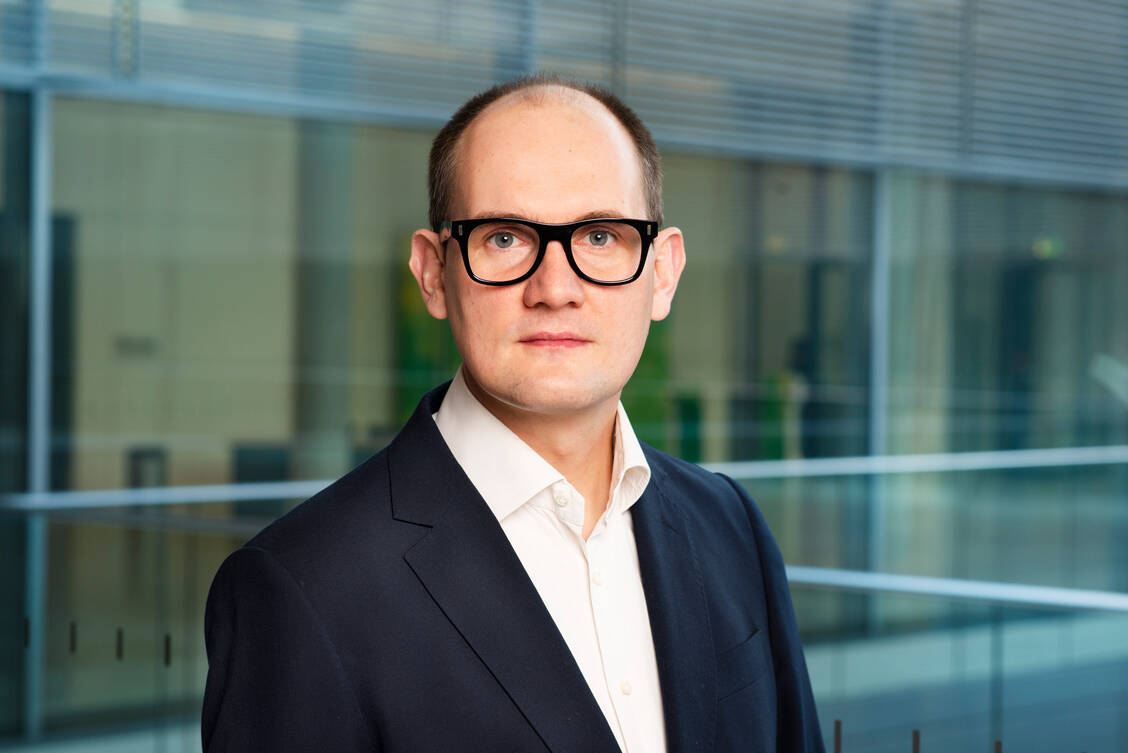 Janosch Dahmen (Grüne) ist der Auffassung, dass in deutschen Offizinen Pragmatiker zu finden sind, die an Lösungen arbeiten. / Foto: Grüne im Bundestag, S. Kaminski