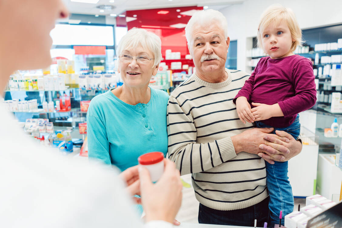 Im vergangenen Jahr stellten die Apotheken insgesamt 4,8 Millionen Rezepturen für GKV-Versicherte her, davon 1,5 Millionen für Menschen ab 65 Jahren und 1,1 Millionen für Kinder unter 14 Jahren. / Foto: Getty Images/Kzenon