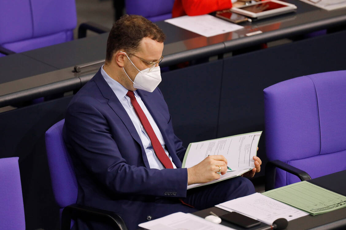 Gestze und Verordnungen am Fließband: Auch im kommenden Jahr will Bundesgesundheitsminister Jens Spahn (CDU) noch einige Gesetzgebungsverfahren anstoßen und zu Ende bringen. / Foto: picture alliance / Geisler-Fotopress