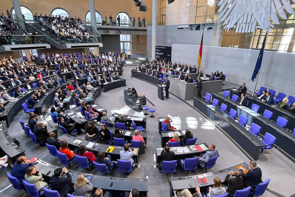 Der Bundestag hat heute mit den Stimmen der Koalition das Apothekenversorgung-Weiterentwicklungsgesetz beschlossen. / © Imago / dts Nachrichtenagentur