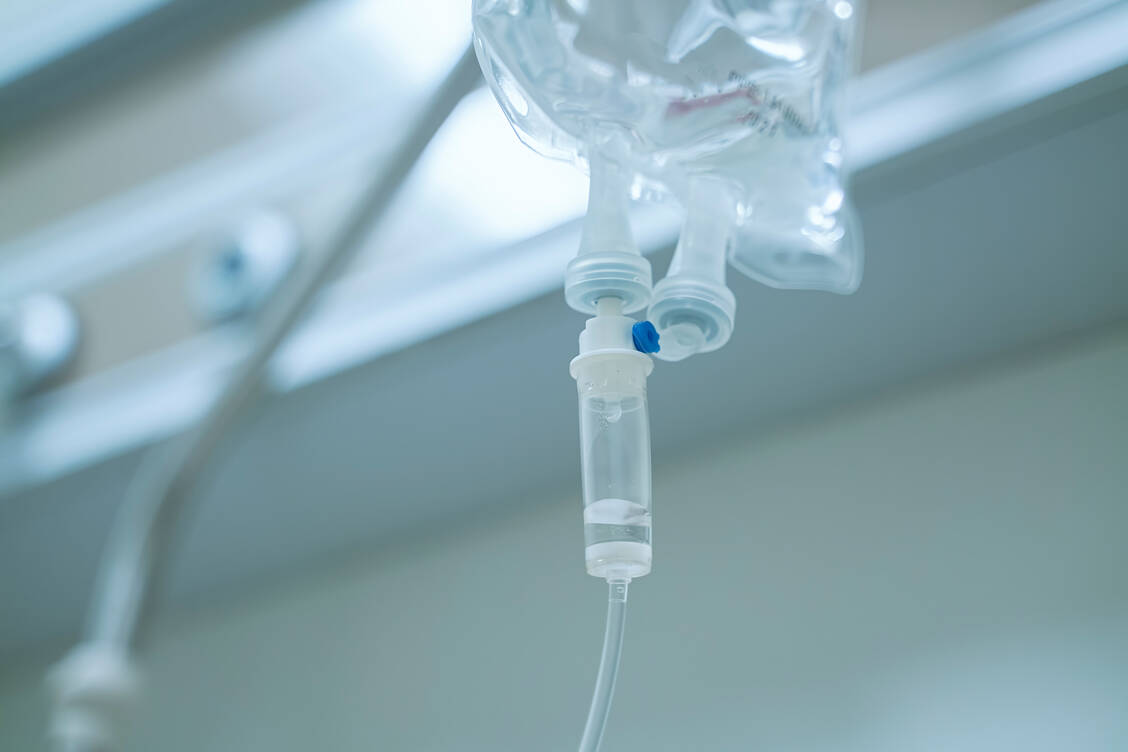 Der Berliner Ebola-Patient bekam in der Charité ein noch nicht zugelassenes Antikörper-Präparat (Symbolbild). / © Getty Images/Malik Evren
