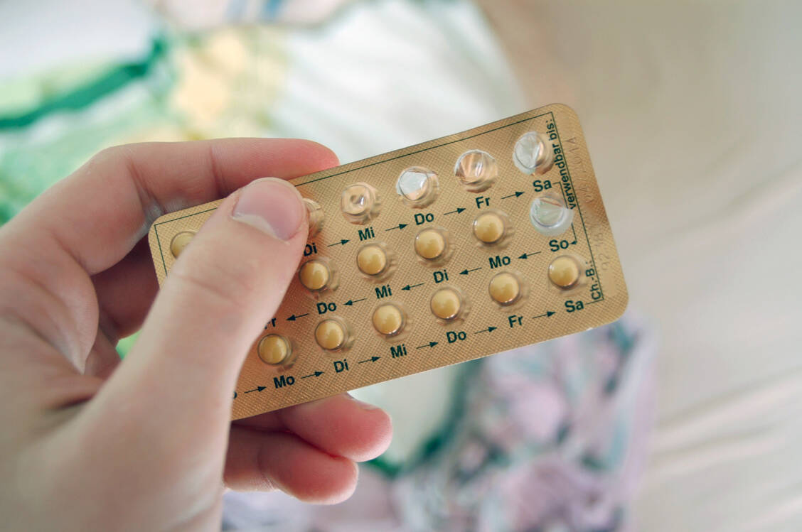 Nur noch jede zweite 18-Jährige lässt sich die Pille verschreiben. / Foto: Adobe Stock/thingamajiggs
