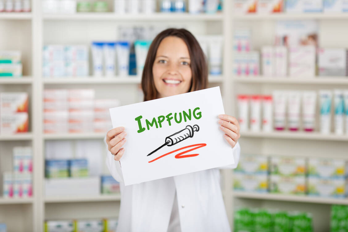 Laut einer Umfrage des BAH befürworten 71 Prozent der Deutschen ein Angebot für Impfungen in den Apotheken / Foto: Adobe Stock/contrastwerkstatt