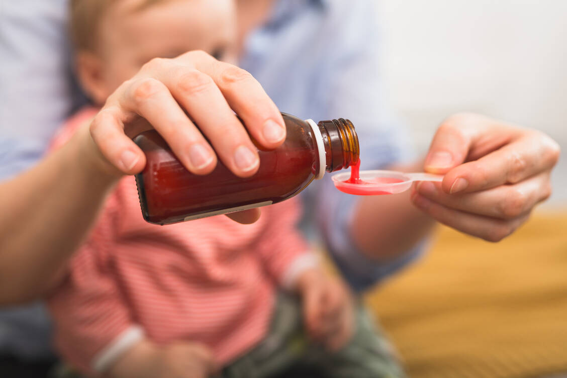 Mit der »Dringlichkeitsliste« sollen die Apotheken besser auf Lieferengpässe reagieren können. / Foto: Adobe Stock/cherryandbees