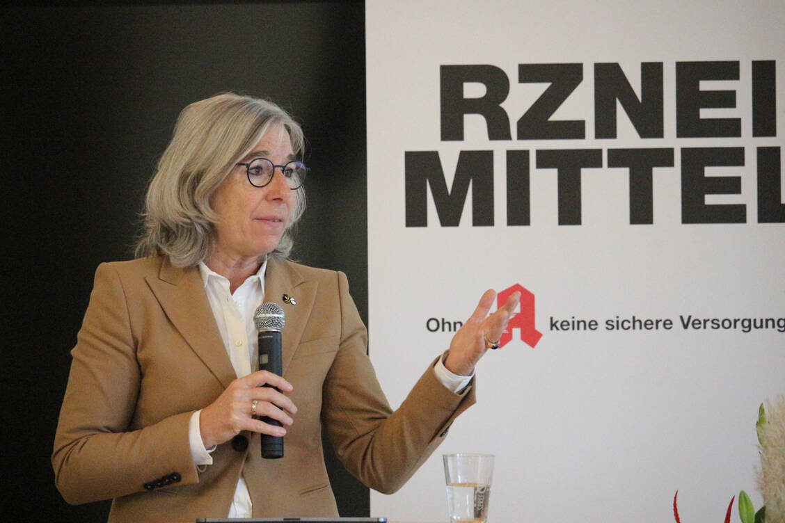 ABDA-Präsidentin Gabriele R. Overwiening appellierte an die Apothejerschaft Brandenburgs, sich nicht entmutigen zu lassen und für bessere Rahmenbedingungen zu kämpfen. / Foto: LAV Brandenburg