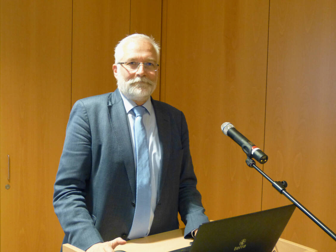 Angesichts der gelockerten Regelungen beim Botendienst betonte Dr. Jens-Andreas Münch: »Wir dürfen die Patienten nicht von der Apotheke entwöhnen«. / Foto: PZ/Evans