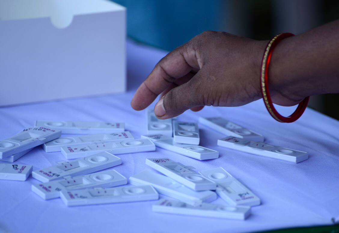 Antigentests sind schnell und einfach in der Handhabung, aber sind sie auch zuverlässig? / Foto: Getty Images/David Talukdar