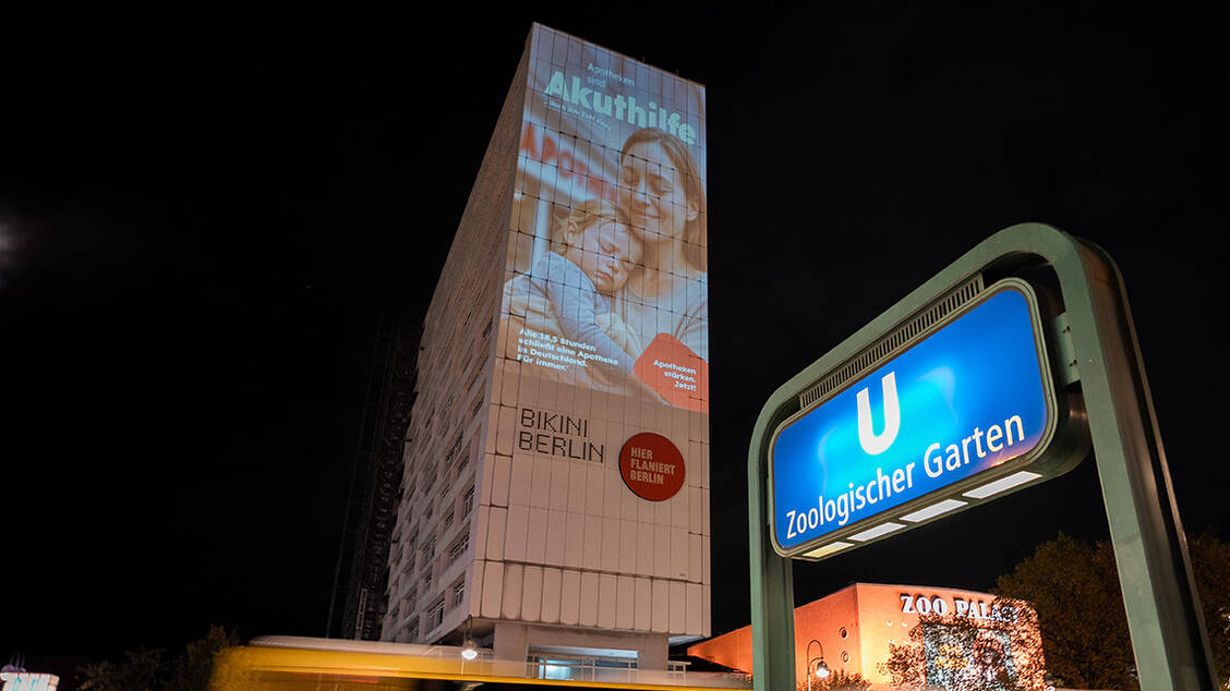 Den Höhepunkt der Aktion bildeten digitale Riesenposter. / © Noweda