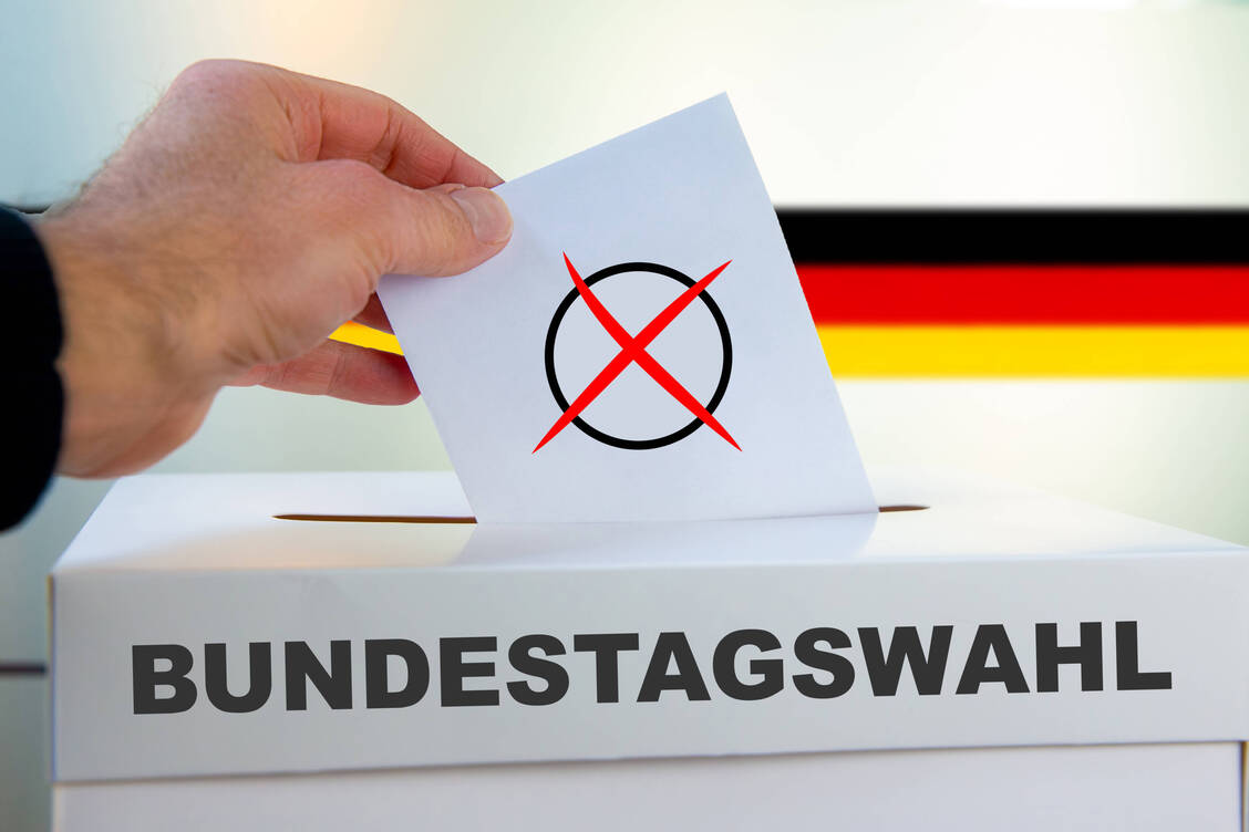 Am kommenden Sonntag ist Bundestagswahl. Wie die Parteien die Gesundheitsversorgung verbessern wollen, skizzieren sie auf whatisapo.de / © IMAGO/Herrmann Agenturfotografie
