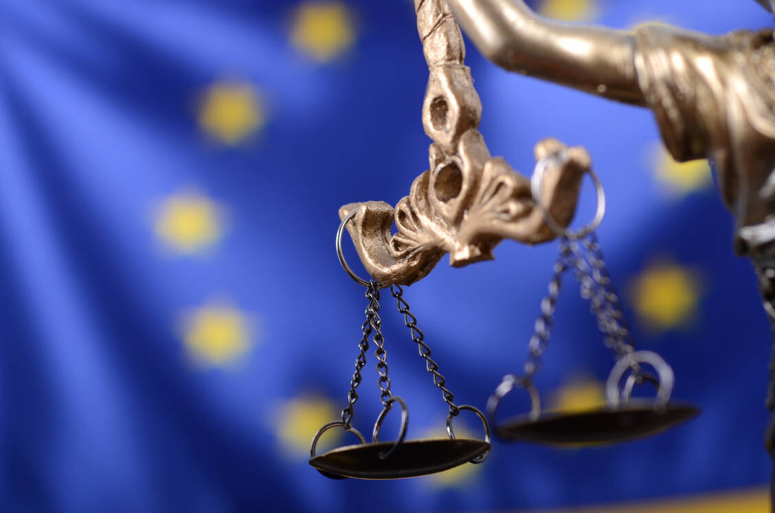 Mehrere Pharmaunternehmen haben beim Gericht der Europäischen Union (EuG) Klage gegen die europäische Kommunalabwasserrichtlinie eingereicht. / © Adobe Stock/Corgarashu