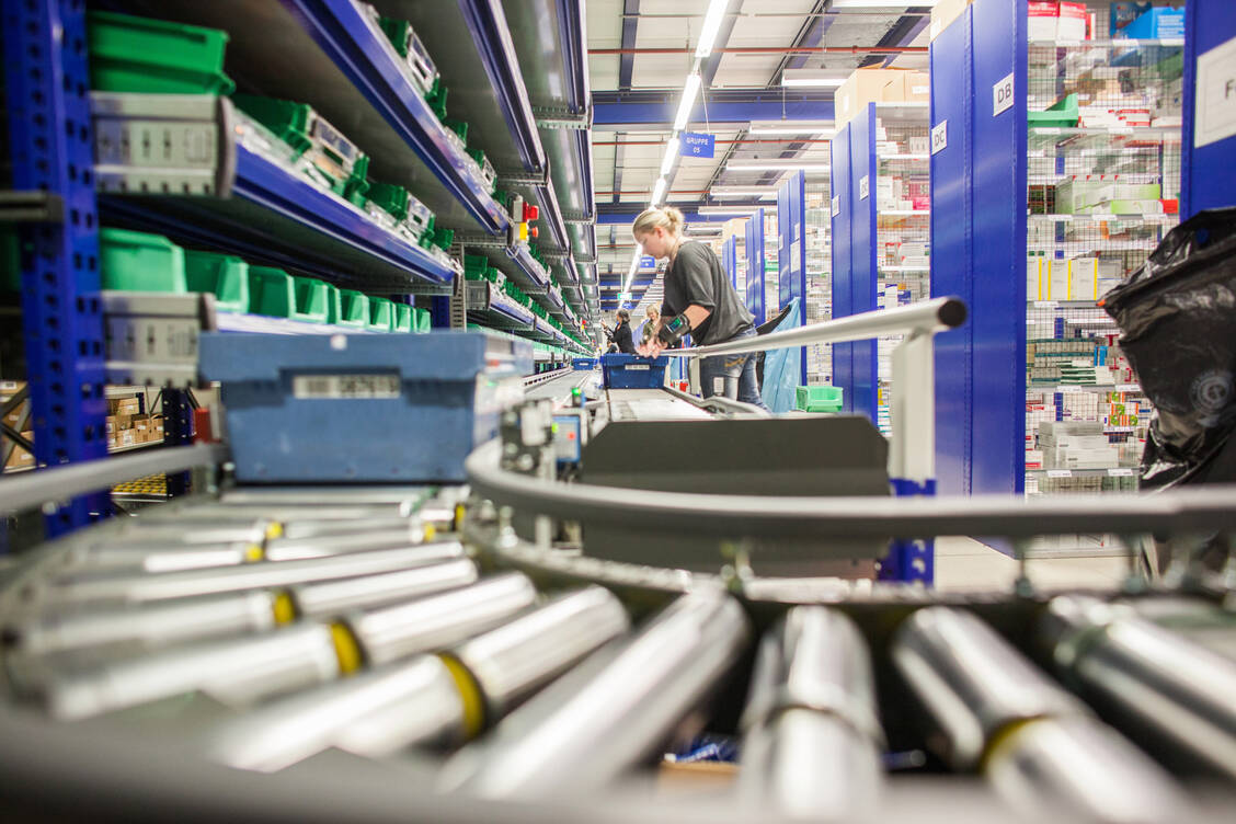 Der Großhandel schlägt Alarm und sieht die stagnierende Vergütung bei gleichzeitig steigenden Kosten als Gefahr für die Arzneimittelversorgung. / © NOWEDA