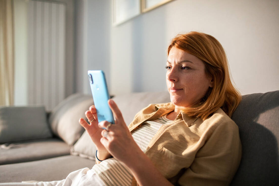 Seit Oktober 2020 können Ärzte digitale Therapien als Kassenleistung auf Rezept verordnen. / © Getty Images/vorDa