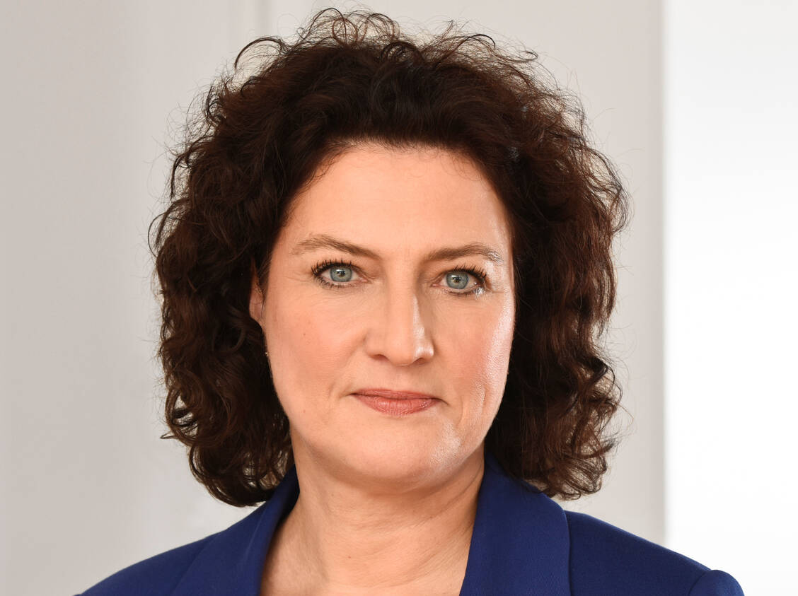 Die Chefin des AOK-Bundesvorstands, Carola Reimann, sieht vor allem gesetzliche Verpflichtungen der Kassen als Kostentreiber. Die Politik sei gefordert, die Kassen finanziell zu stabilisieren. / Foto: AOK/Andrea Katheder Fotografie