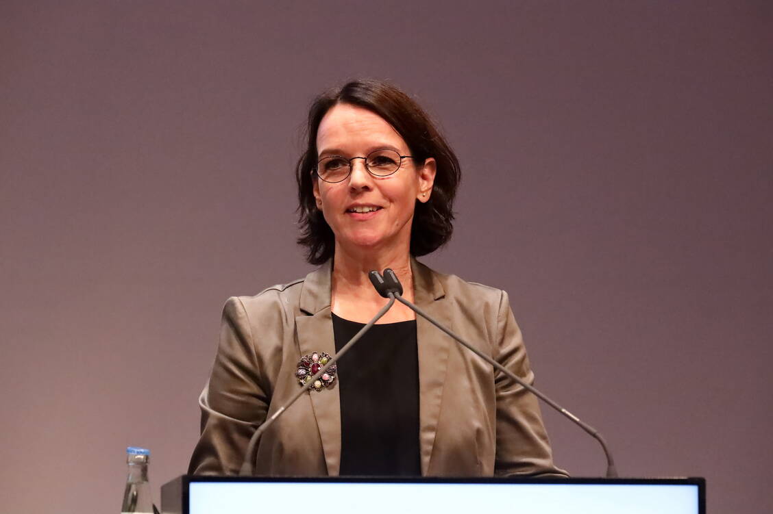 Cynthia Milz bat um Verständnis, dass sie die von der ABDA geplanten pharmazeutischen Dienstleistungen nicht konkret benennen wollte.  / Foto: PZ/Alois Mueller