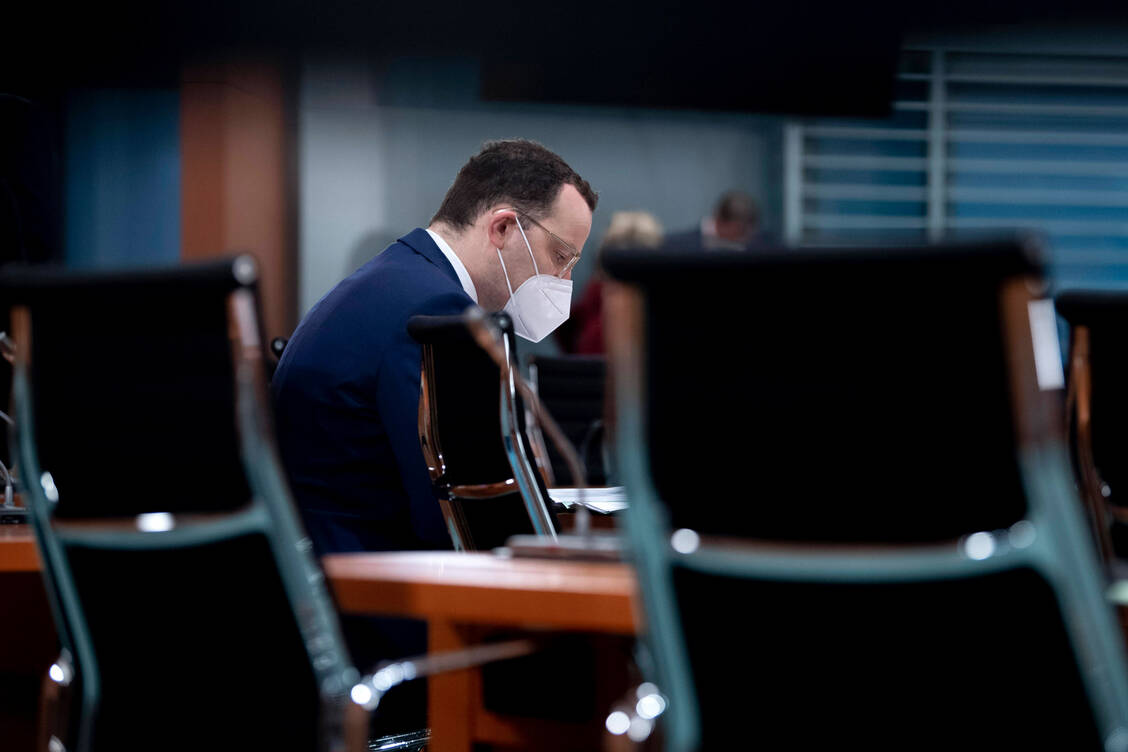 Jens Spahn (CDU)  wird weiterhin für seine Politik der Maskenbeschaffung kritisiert. / © IMAGO/IPON