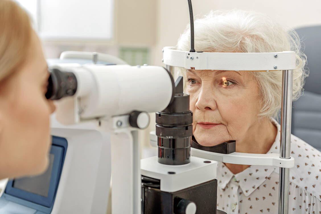 Ein implantierbarer Chip zur Augeninnendruck-Messung kommt derzeit nur für Patienten infrage, die neben einem Glaukom auch eine Katarakt aufweisen.  / Foto: Shutterstock/Olena Yakobchuk