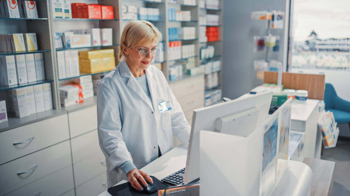 Um Grippe-Impfungen in den Apotheken einfacher und effizienter durchführen zu können, hat die Firma Probatix ein kostenloses Tool entwickelt. / Foto: Adobe Stock/Gorodenkoff Productions OU