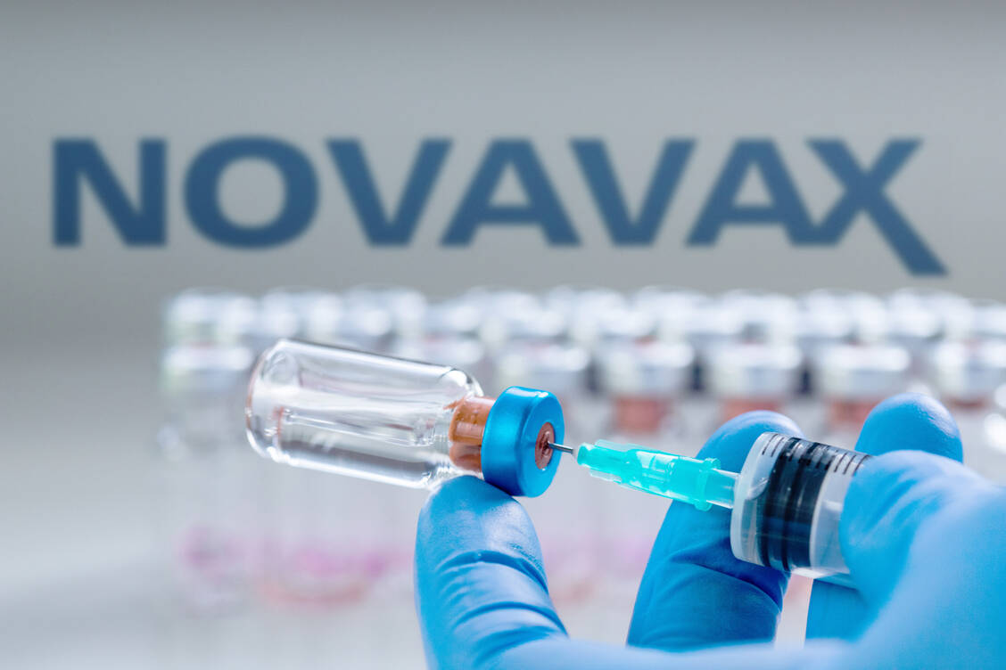 Novavax hat seinen Proteinimpfstoff gegen das Coronavirus SARS-CoV-2 an die Omikron-Linie XBB.1.5 angepasst. / Foto: Adobe Stock/Melinda Nagy