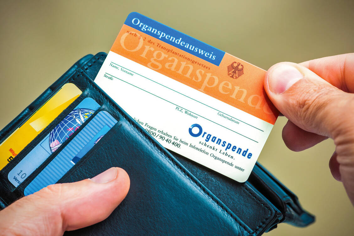 In diesem Jahr haben deutlich mehr Bürger als im Vorjahr einen Organspende-Ausweis in der Tasche. / Foto: Fotolia/Alexander Raths