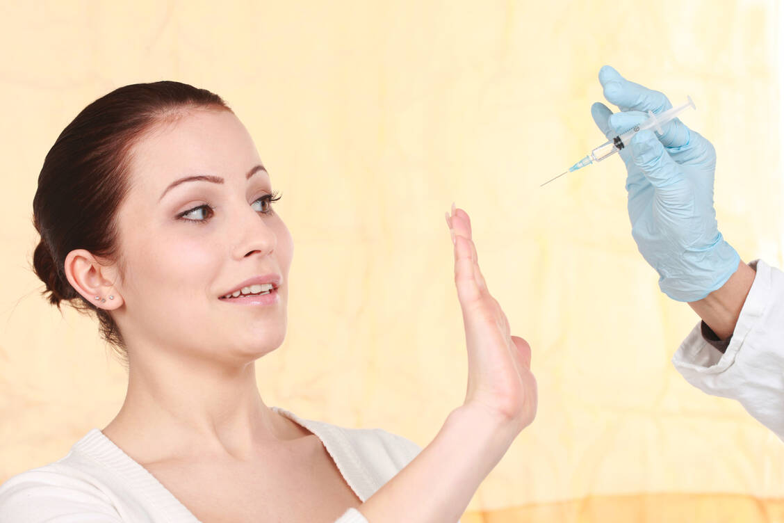 Während es viele kaum erwarten können, sich bald gegen das Coronavirus impfen zu lassen, bleibt ein Drittel der Bevölkerung skeptisch. / Foto: Adobe Stock/absolutimages