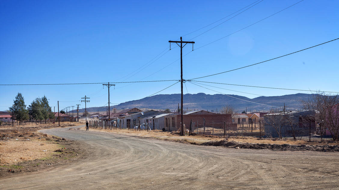 Lange Schulwege aus  weit entlegenen Heimatdörfern. / Foto: Umckaloabo-Stiftung/Louisa Feiter
