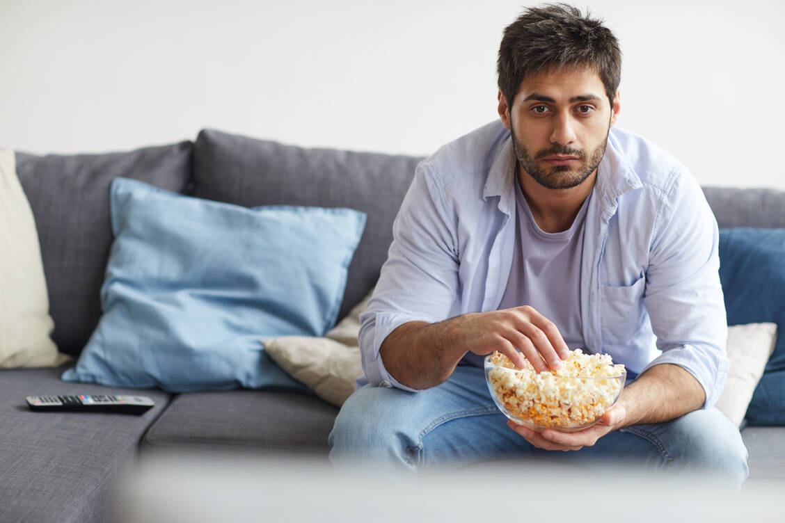 Wenn Männer unter psychischen Problemen leiden, fressen sie ihren Frust meist in sich hinein und öffnen sich nur selten ihrem Hausarzt. Betriebliche Sprechstunden oder technische Gadgets können helfen. / Foto: Adobe Stock/Seventyfour