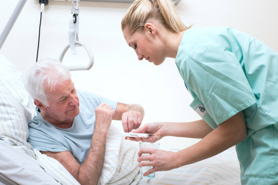 Wie gut verträglich ist seine Dauermedikation in der perioperativen Phase? Eine interdisziplinäre Betrachtung kann Risiken aufdecken. / Foto: Adobe Stock/drubig-photo