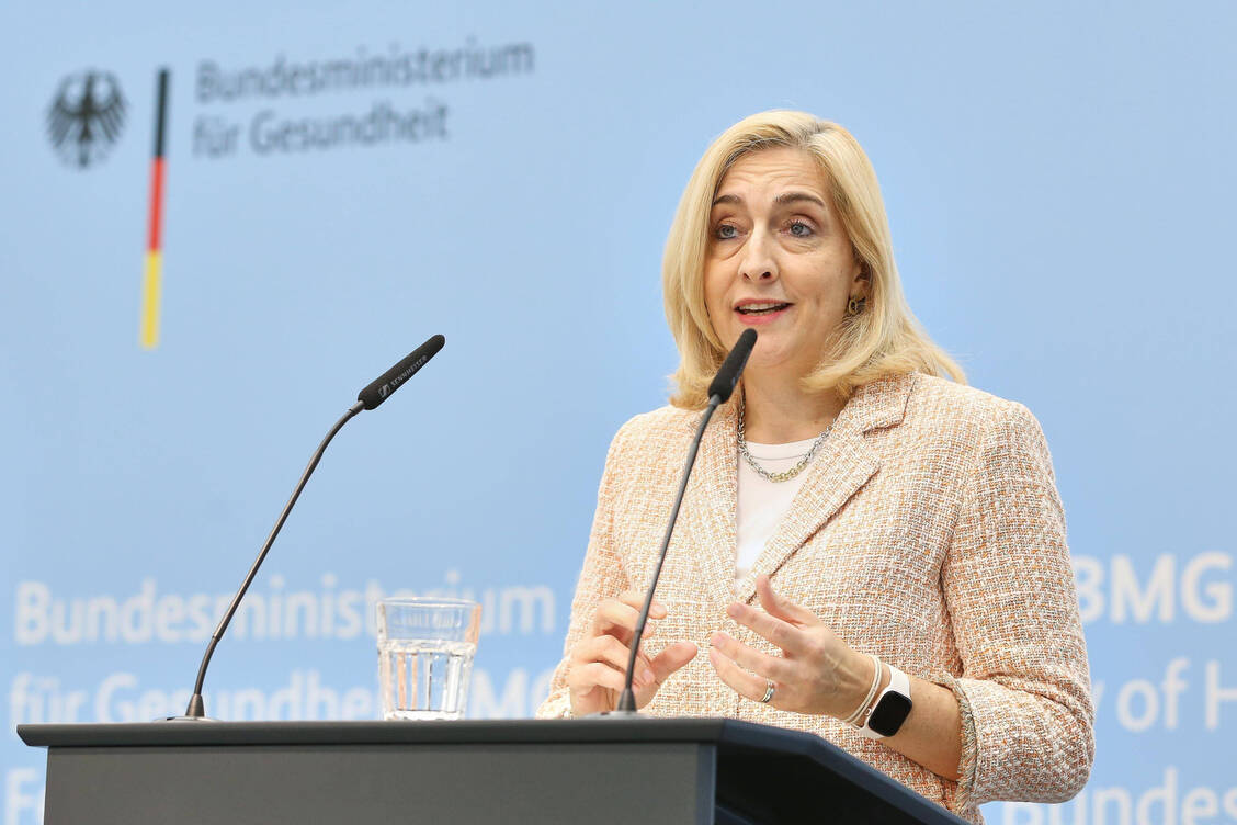 Federal Sağlık Bakanı Nina Warken, Perşembe günü basının karşısına çıktı. / © Imago/dts Haber Ajansı