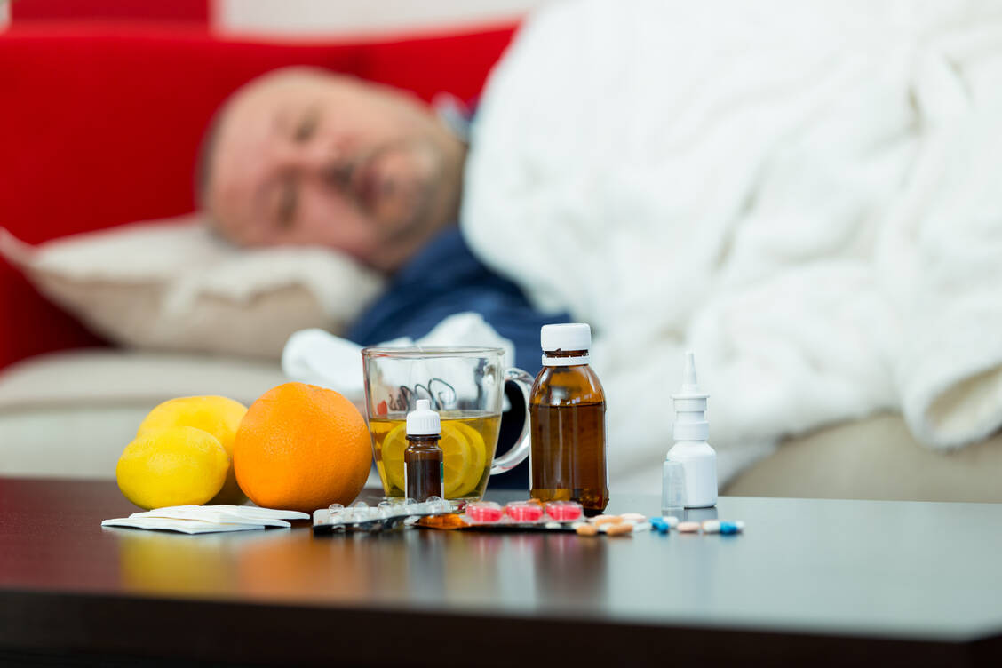 Eine ambulante Behandlung in der Frühphase von Covid-19 mit Metformin, Ivermectin oder Fluvoxamin schützt nicht vor einem schweren Verlauf. / Foto: Getty Images/fakezzz