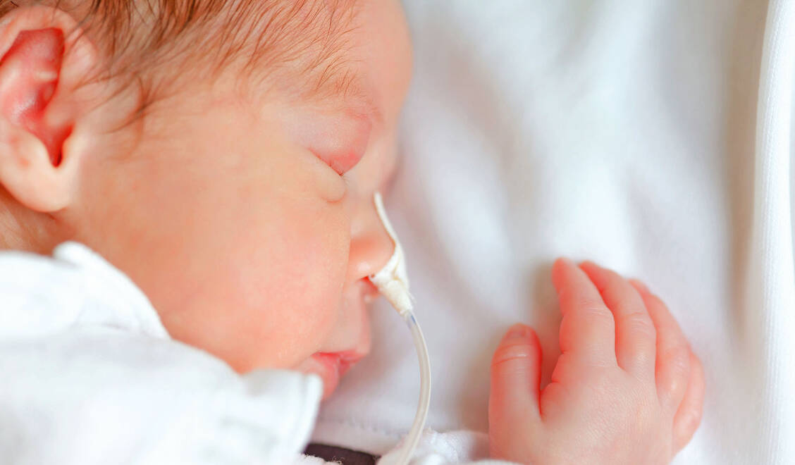 Der neue Antikörper Nirsevimab darf zur Prävention von RSV-Erkrankungen auch Frühgeborenen verabreicht werden. / Foto: Fotolia/Ramona Heim