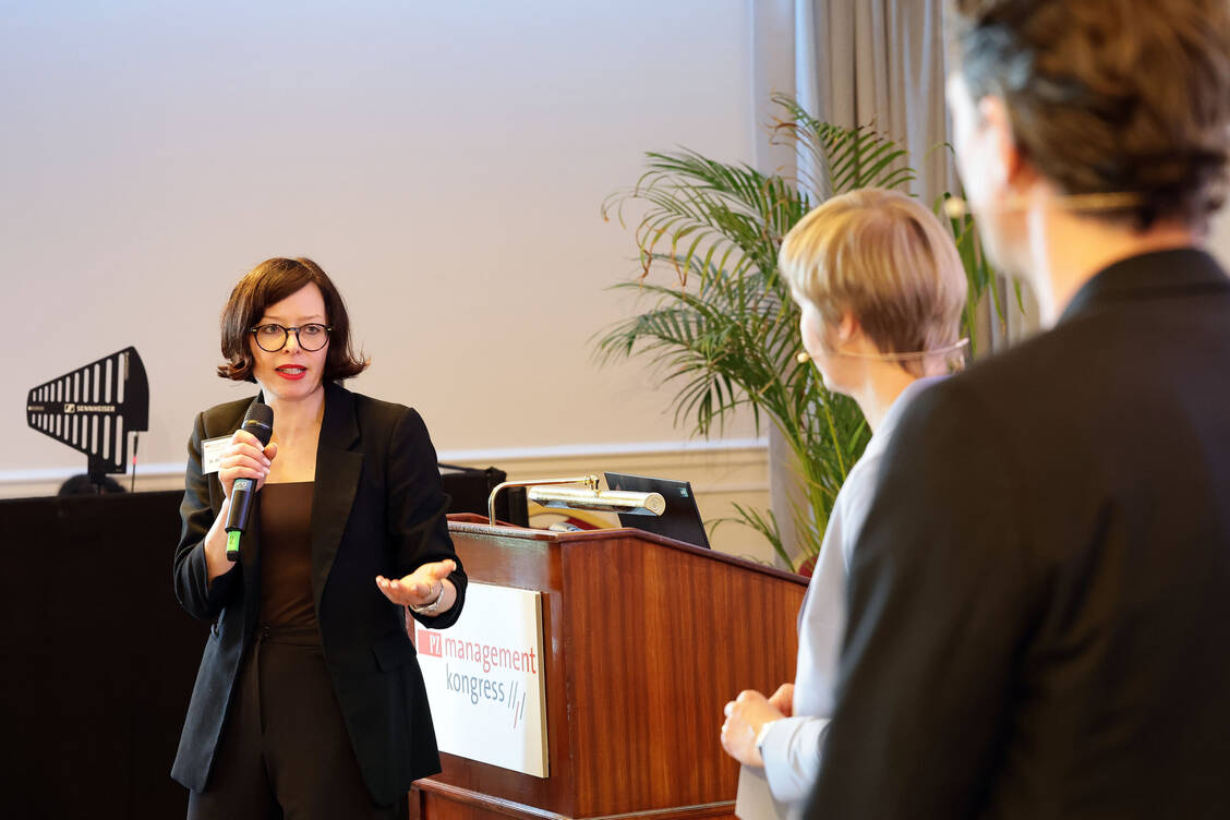 Nach ihrem Vortrag stellte sich Doreen Kessner den Fragen des Publikums.  / © PZ/Alois Mueller